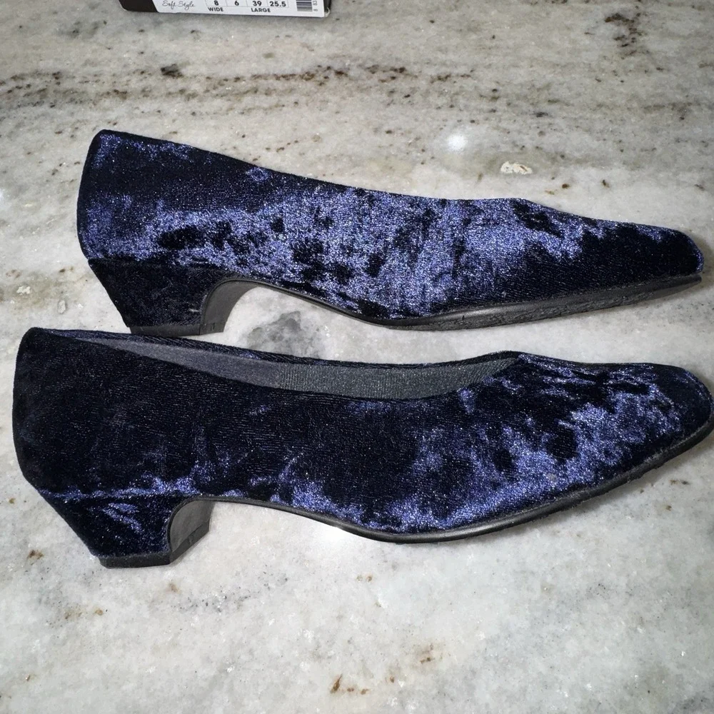 Soft Style Womens 8 W Blue Angel II Moyen Velvet‎ HSS1027-410 Low Wedge With Box